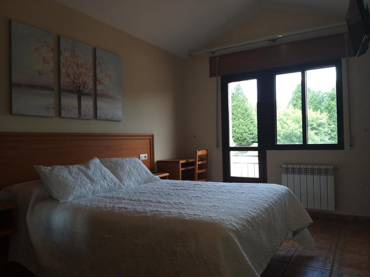 Hostal Restaurante O'Cadaval Frades ภายนอก รูปภาพ