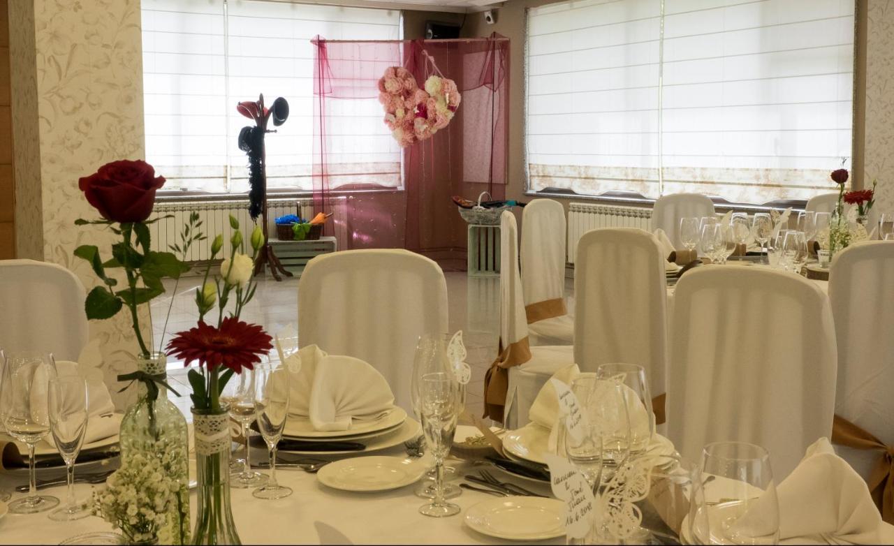 Hostal Restaurante O'Cadaval Frades ภายนอก รูปภาพ